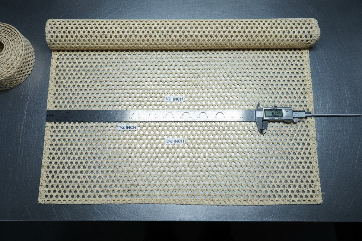 Checking for visual defects like loose strands and uneven mesh in rattan weaving (ID#3)