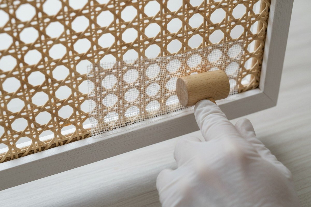 Identifying rattan cracks caused by low-grade material quality versus improper storage conditions (ID#4)