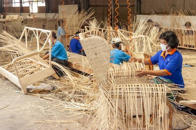 Matériaux en rotin naturel pour les distributeurs de matériaux pour meubles